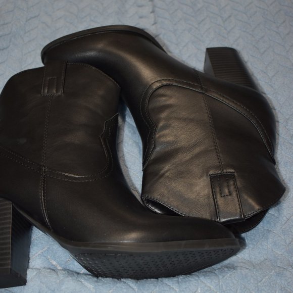 boots - Picture 1 of 6